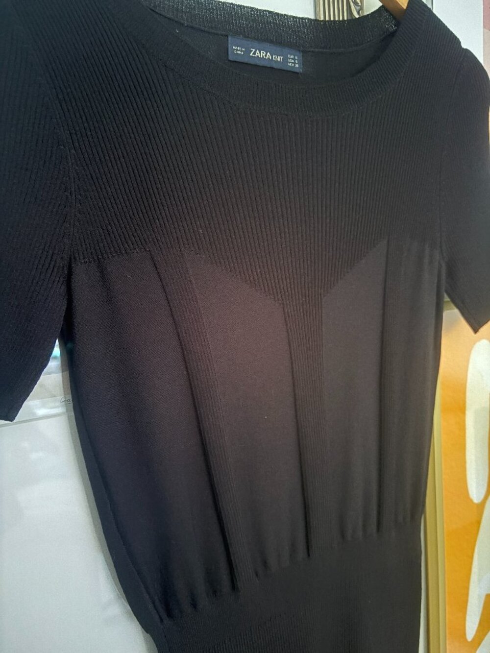 ✨ Zara Black Ribbed Knit Top – Size Small ✨
